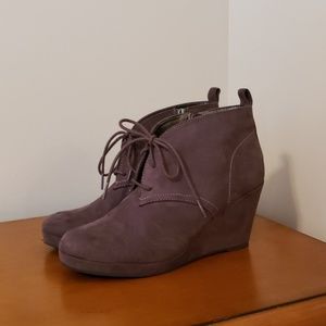 5/$25💎 Dolce Vita Suede Booties